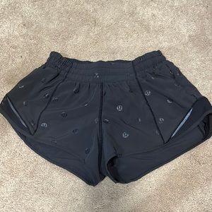 Black 2 inch Lululemon hottie hot shorts